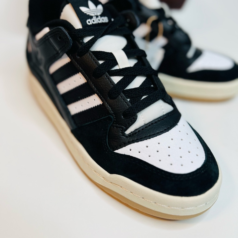 Adidas FORUM LOW SHOES 1D6862 CBlk/ClWht big kids sizes 6, 6.5, 7